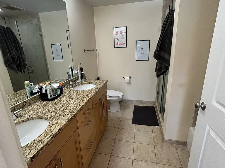 Main Bedroom -Bathroom1
