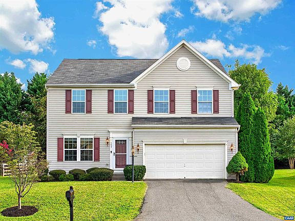 5th image of 153 Larchmont Cir