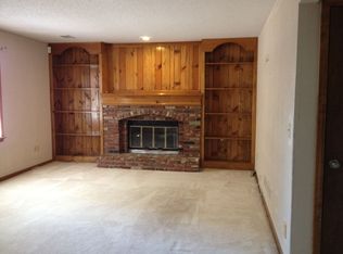 11504 Robinson St, Overland Park, KS 66210