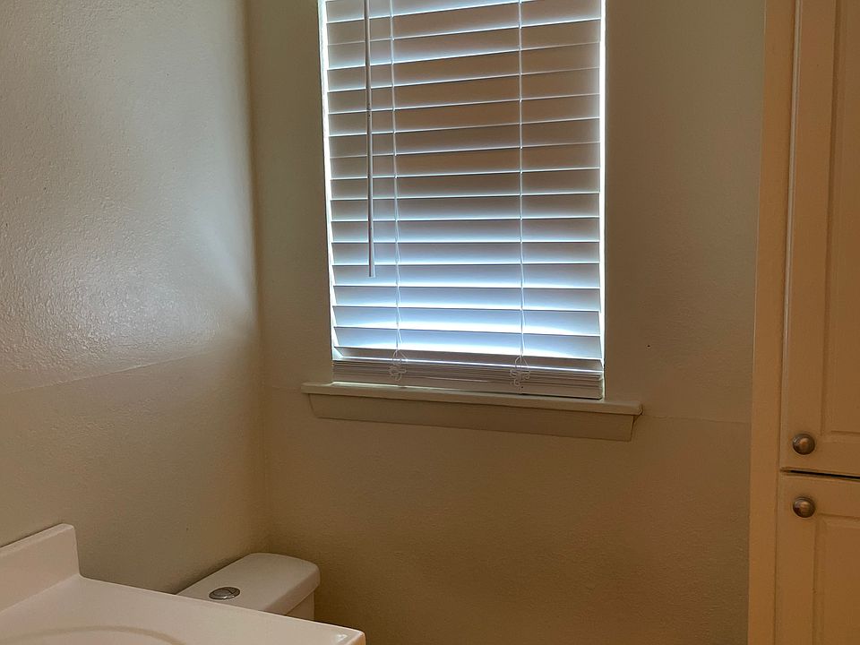 2nd image of 2732 Comeaux St #B