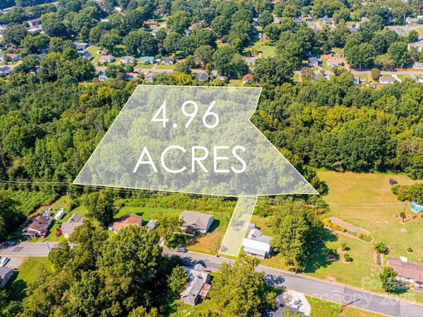 204 10th St NW, Newton, NC 28658