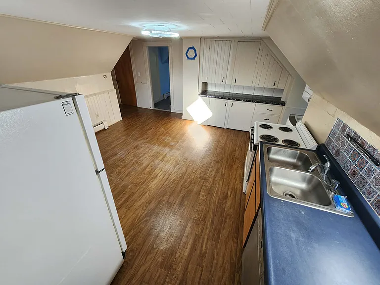 86 Raymond St #3 — Photo 6