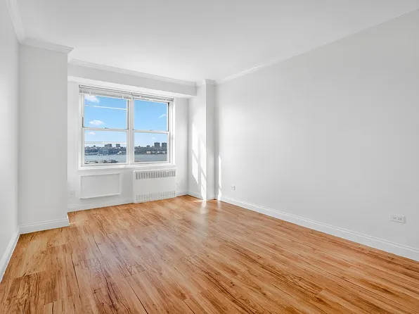 747 10th Avenue image 3 of 22