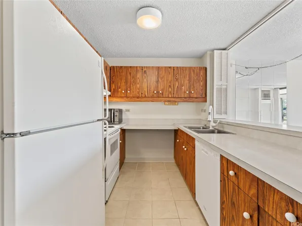 1717 Mott Smith Dr APT 2212, Honolulu, HI 96822