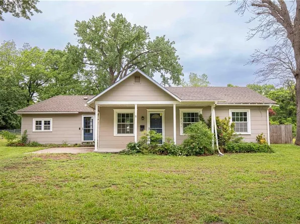 813 E 9th St, Pittsburg, KS 66762