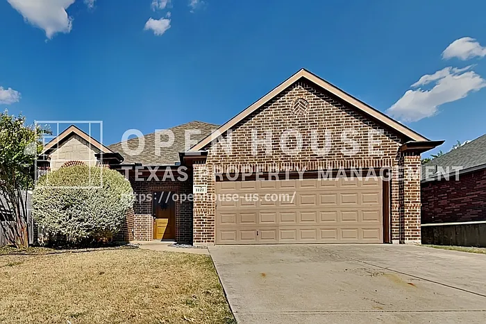 3 bed, 2.0 bath, 2044 sqft, $2,425 — Photo 1