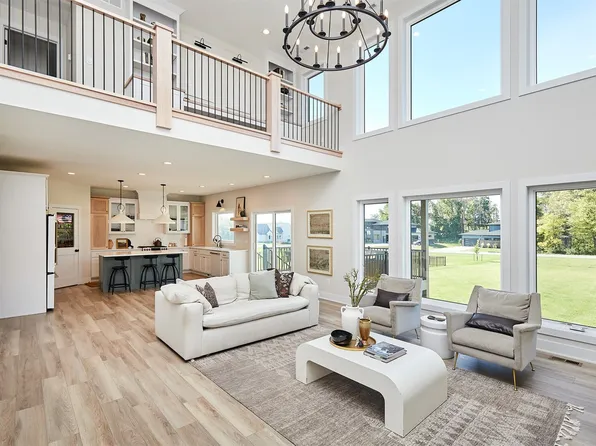 1012 W Aspen Ridge Cir, Polk City, IA 50226