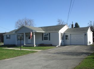 306 W Washington St, Sackets Harbor, NY 13685