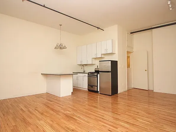 1670 Gates Ave APT 102, Ridgewood, NY 11385