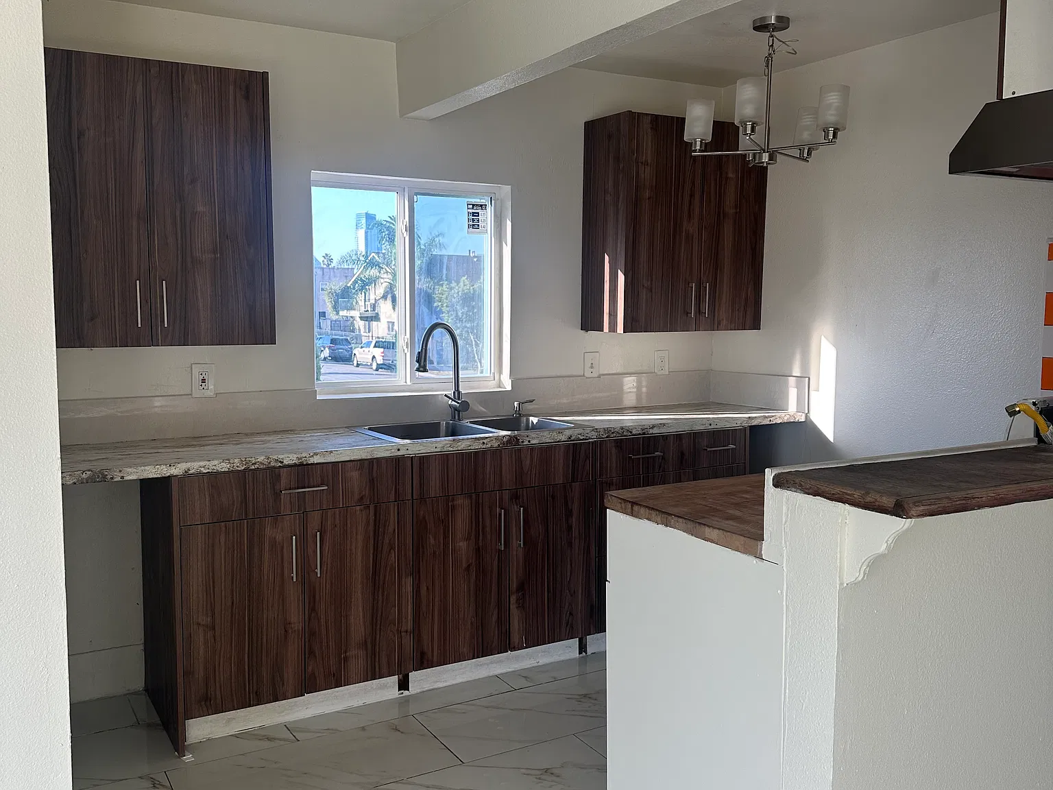 3 bed, 1150 sqft, $3,100 — Photo 2
