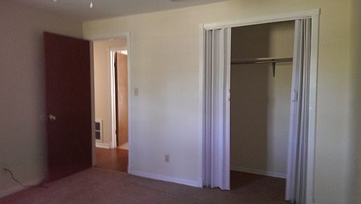 4th image of 1401 Garden Dr APT B