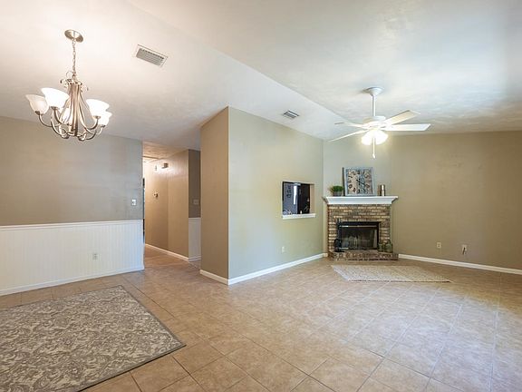 2nd image of 469 Richview Park Cir W