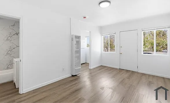 11901 S San Pedro St #B — Photo 1