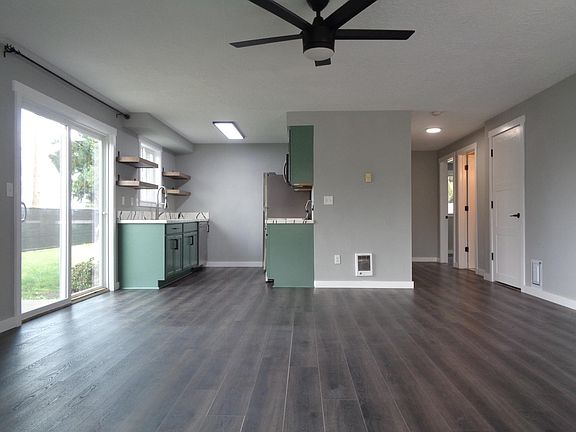 5th image of 2588 Wintergreen Ave NW
