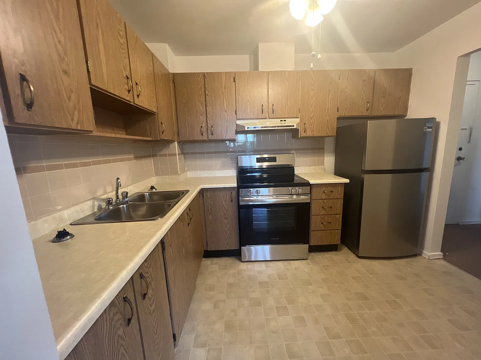 152 Thorold Rd — Photo 3