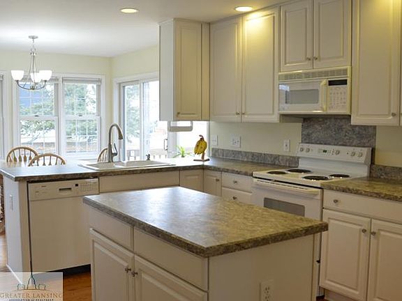 3rd image of 4381 Alderwood Dr