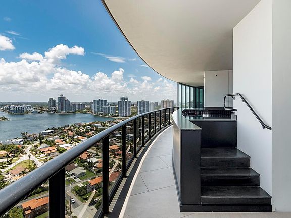3rd image of 18555 Collins Ave APT 2503