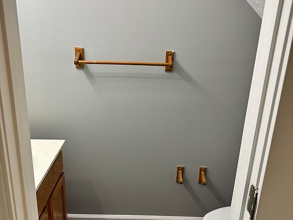 5th image of 932 Altamont Ct APT 1