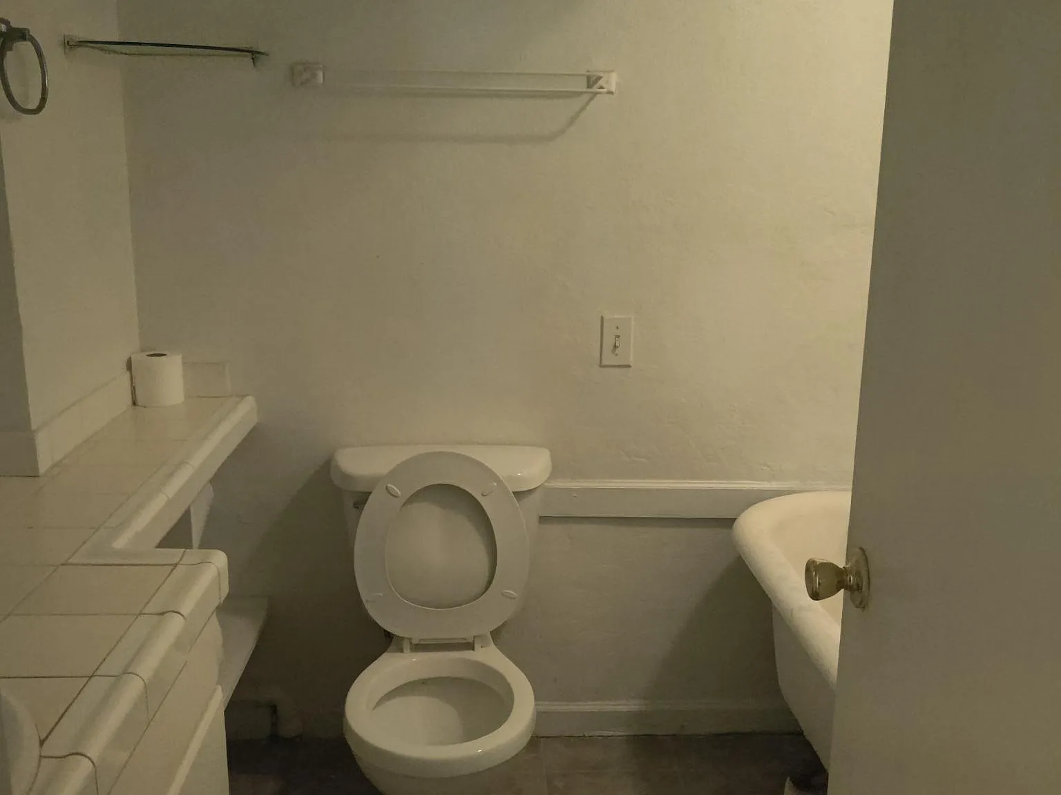 2 bed, 800 sqft, $1,820 — Photo 4