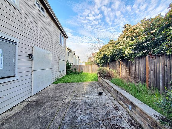4th image of 208 Golden Brook Lane