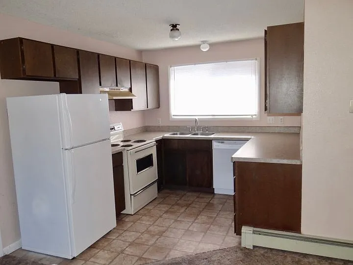 2 bed, 1.0 bath, $995 — Photo 2
