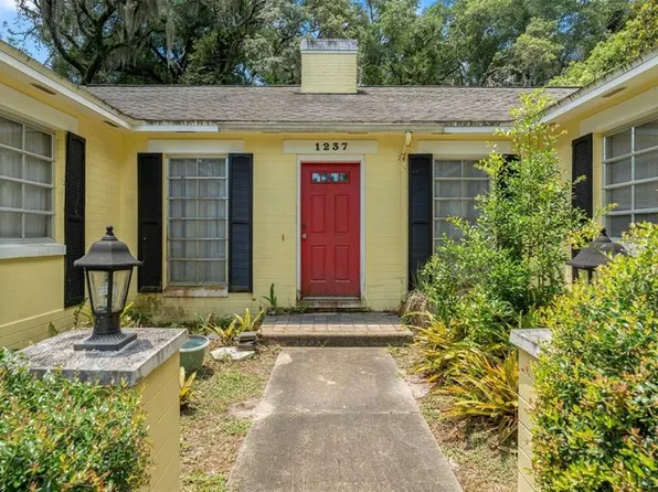 1237 Cardinal Ln, Deland, FL 32720