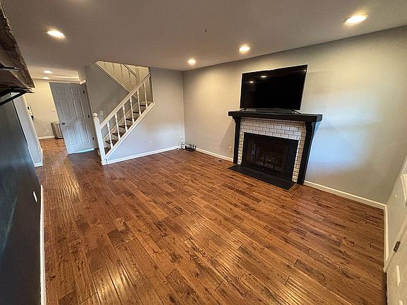 3rd image of 1143 Clement Dr