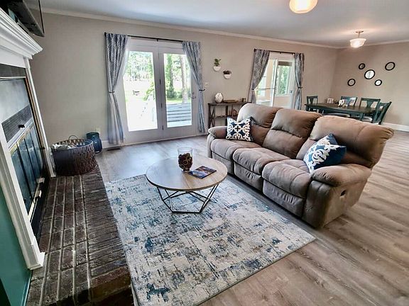 3rd image of 1116 Santa Lucia Road