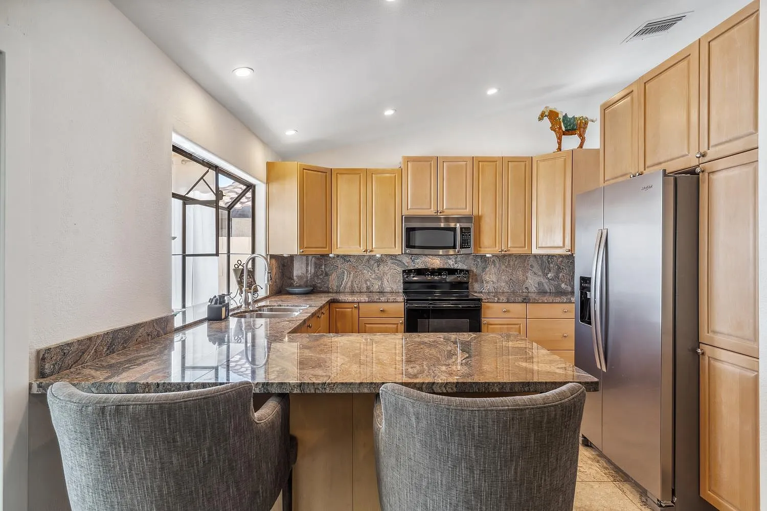 1739 N Palm Dr — Photo 4