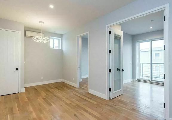 4th image of 36 Belvedere St #2