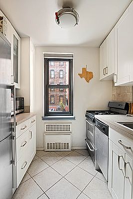 3rd image of 200 E 28th St APT 3H