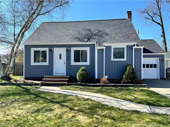 172 Parkwood Ave, Avon Lake, OH 44012