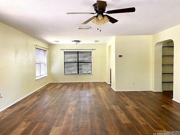 4th image of 12127 Victorian Oaks