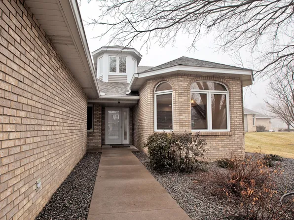 1212 Silverthorn Ct, Shoreview, MN 55126