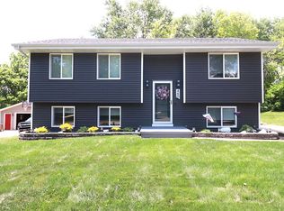 460 Parkwood Blvd, Pleasant Hill, IA 50327