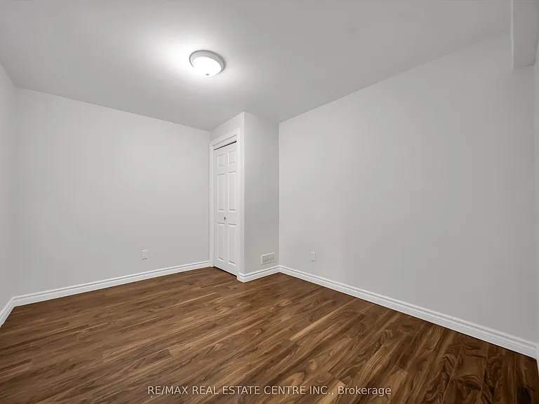 1074 Farmstead Dr — Photo 14