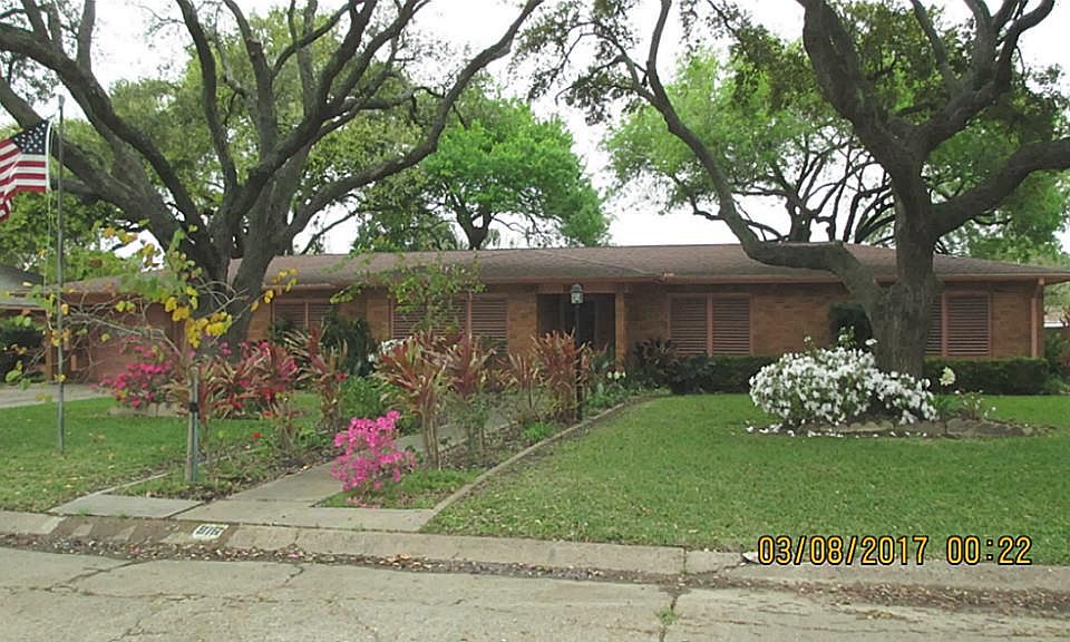 1st image of 916 22nd Ave N
