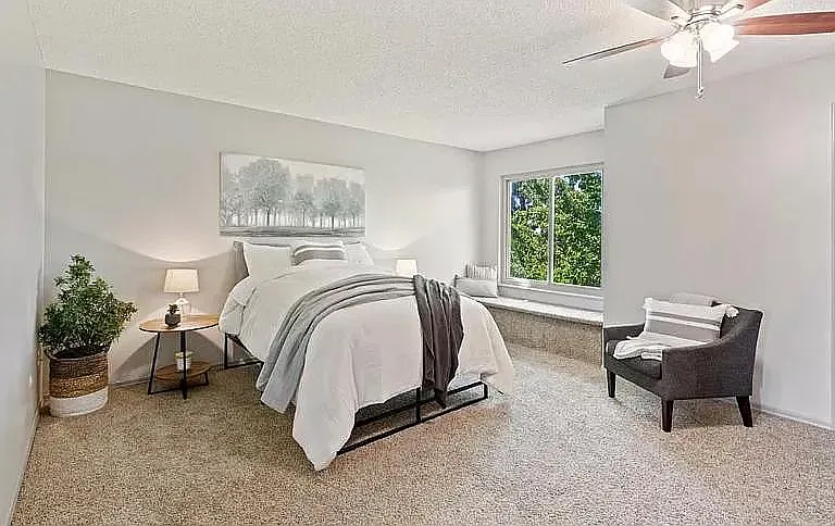 440 W Rockrimmon Blvd #G — Photo 9