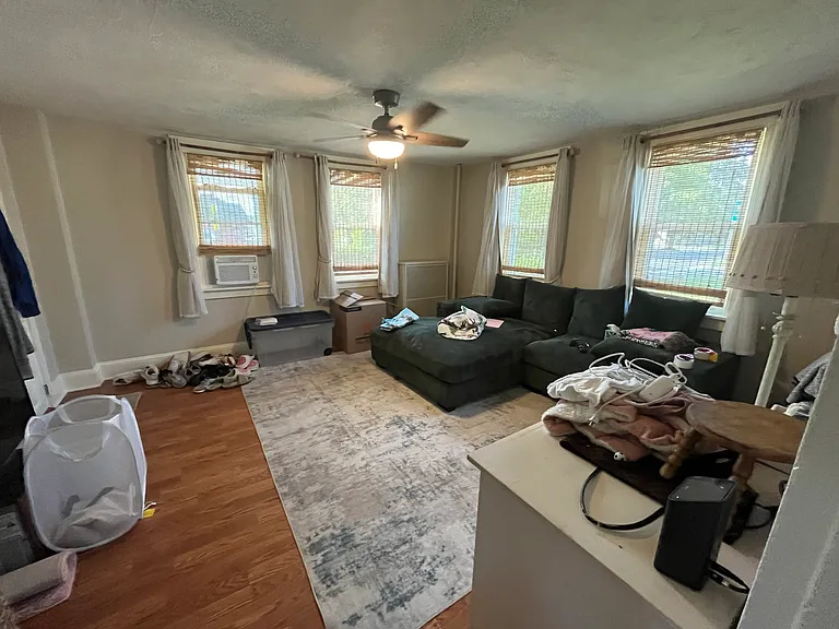 18 E Silver St #1 — Photo 1