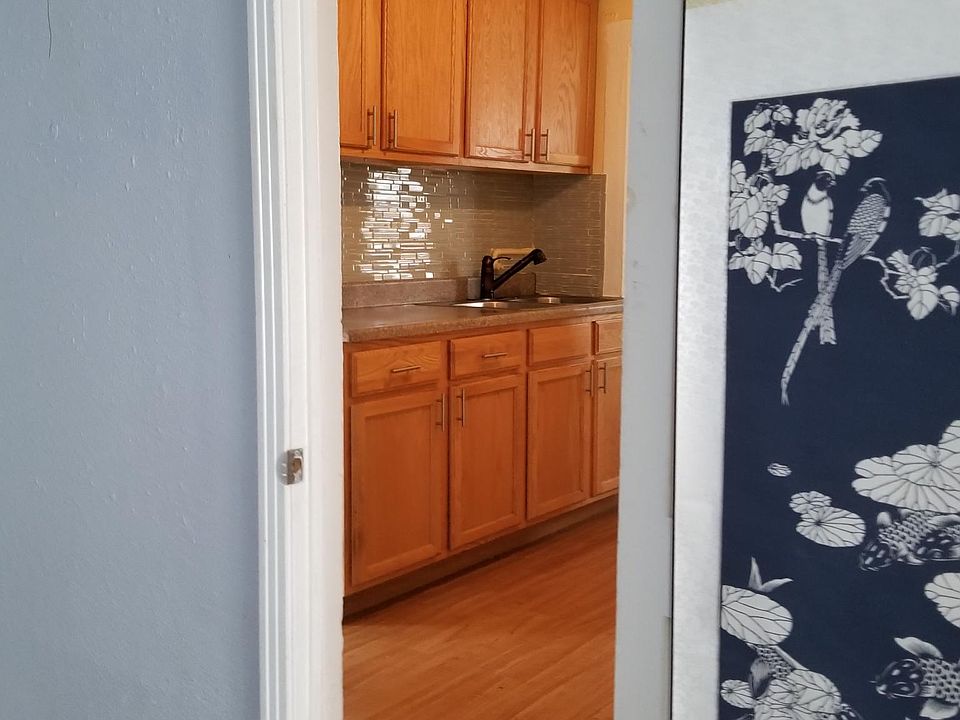 1st image of 732 W 4th Ave