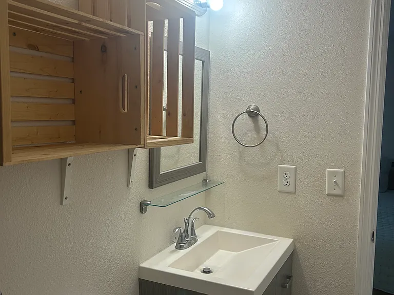 656 Royal Palm Dr — Photo 8