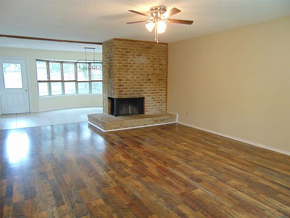 3rd image of 10835 Hayfield Dr