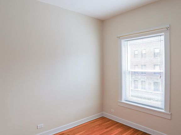 4th image of 1216 W Leland Ave #1421