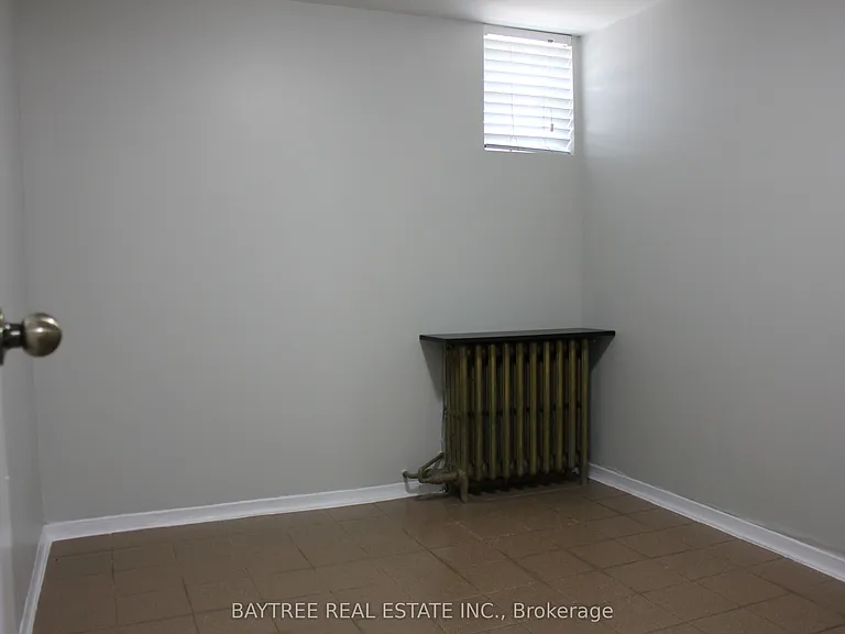 57 Carus Ave #LOWER — Photo 11