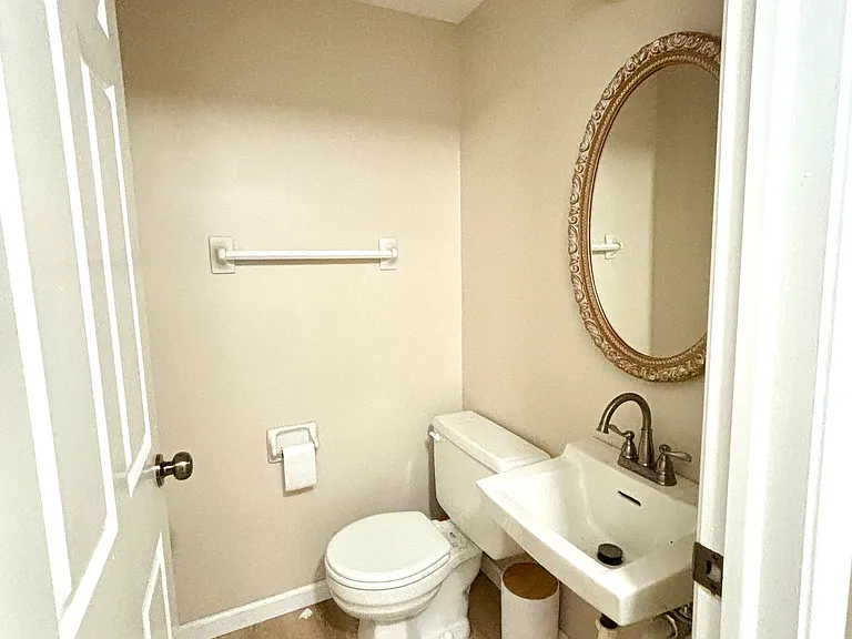 5835 Woodpine Ct — Photo 9