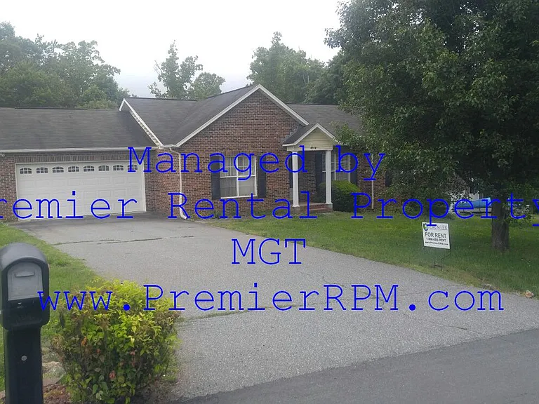 4924 Pond Ct — Photo 1