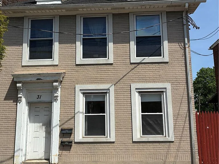 31 W Main St — Photo 1