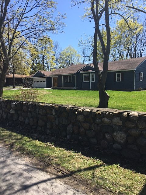 1st image of 14 Oakwood Ln
