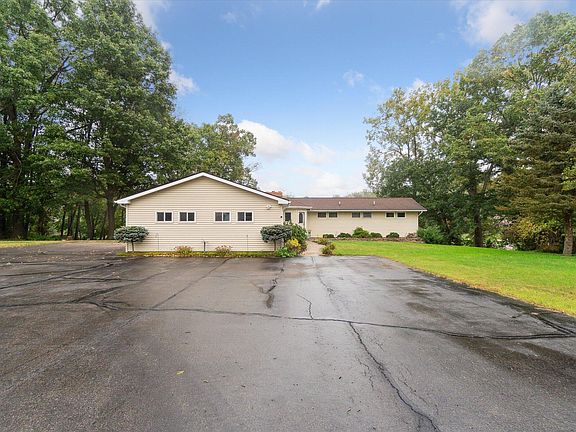3rd image of 567 Ramsey Ln
