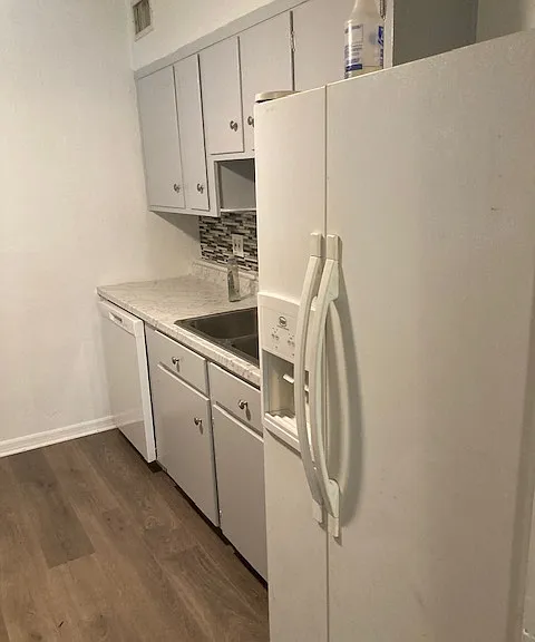 Side by side refrigerator
with ice and water in door